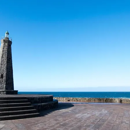 Fabulosos Attic With Ocean And Mountain Views Appartamento *